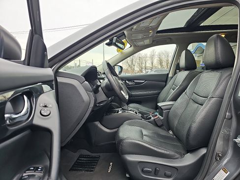 Used 2019 Nissan Rogue SL w/ Premium Package image 13