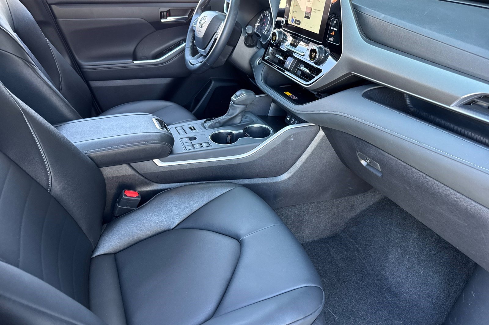 Used 2026 Toyota Highlander XLE AWD/4WD image 28