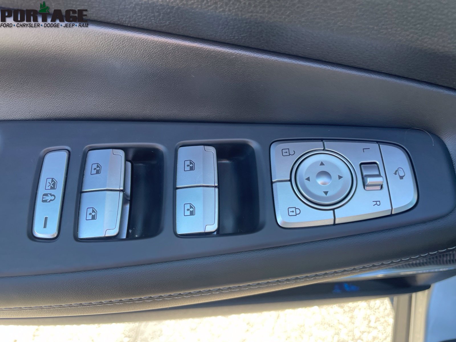 Used 2023 Hyundai Santa Fe Calligraphy AWD/4WD image 17