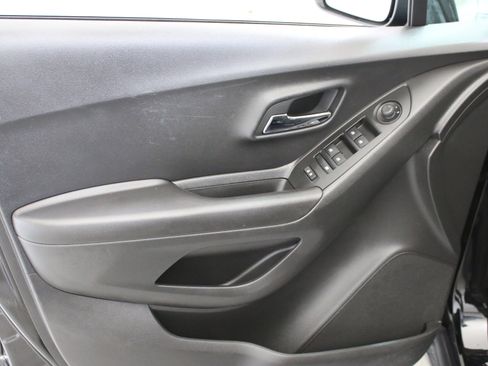 Used 2021 Chevrolet Trax LS w/ Tint and Cruise Package FWD image 21