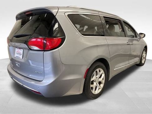 Used 2020 Chrysler Pacifica Limited image 8