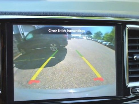 Used 2022 Chrysler Pacifica Touring-L FWD image 32