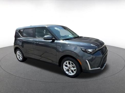 Used 2025 Kia Soul LX w/ LX Technology Package FWD image 2