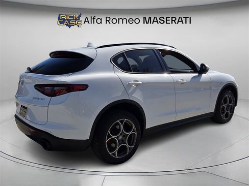 Used 2022 Alfa Romeo Stelvio Sprint image 7