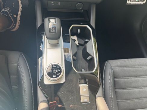 New 2025 Mitsubishi Outlander SE image 31