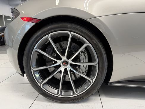 Used 2018 McLaren 570S Spider image 14