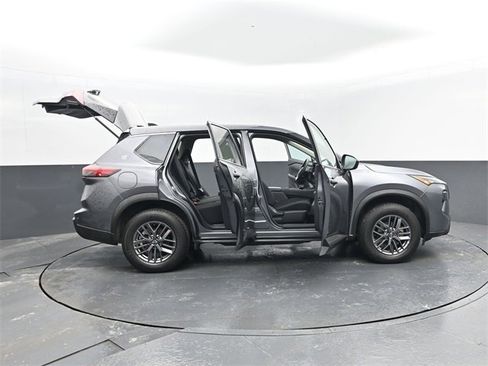Used 2024 Nissan Rogue S image 27