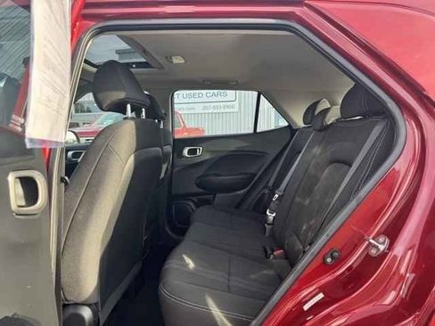 Used 2024 Hyundai Venue SEL image 12