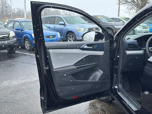 Used 2024 Volkswagen Taos SE image 11