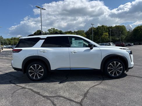 New 2026 Nissan Pathfinder Platinum AWD/4WD image 4
