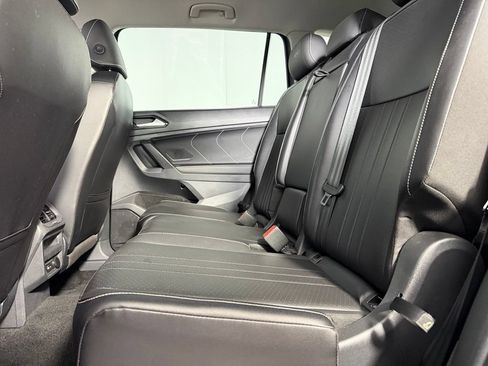 Used 2024 Volkswagen Tiguan SE FWD image 19