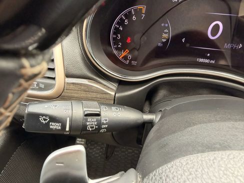 Used 2014 Jeep Grand Cherokee Overland AWD/4WD image 36