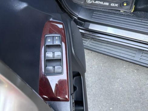 Used 2018 Lexus GX 460 Premium w/ Premium Package AWD/4WD image 11