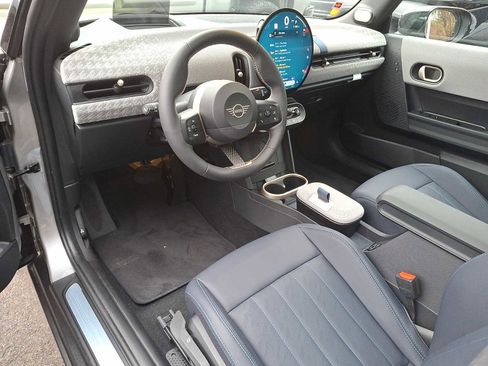 Certified 2025 MINI Cooper S image 9