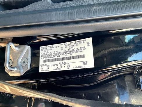Used 2018 Ford Escape SE w/ Ford Safe & Smart Package AWD/4WD image 16