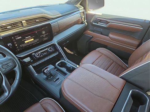 Used 2025 GMC Sierra 1500 Denali Ultimate image 11