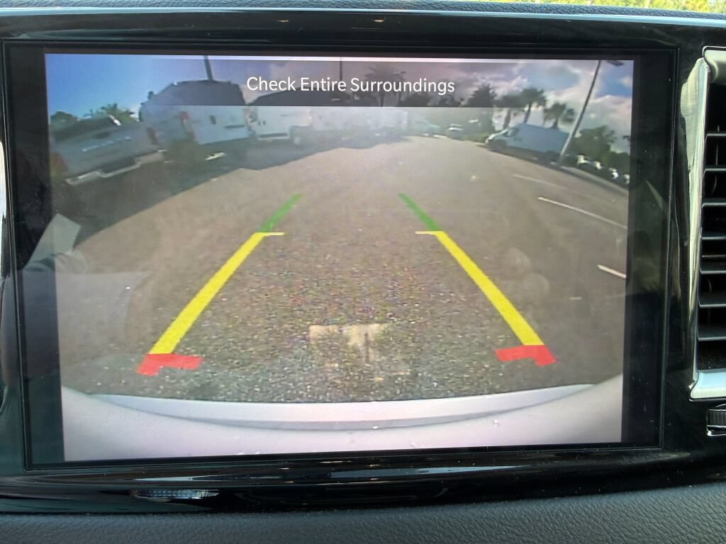 Used 2024 Chrysler Pacifica Touring-L FWD image 28