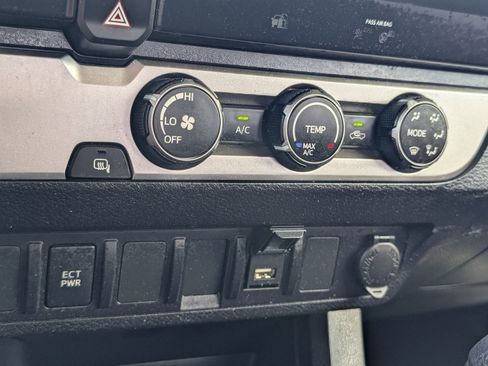 Used 2023 Toyota Tacoma SR5 RWD image 7