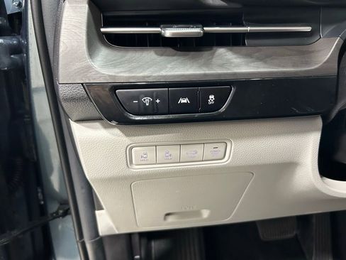 Used 2024 Kia Carnival EX FWD image 15