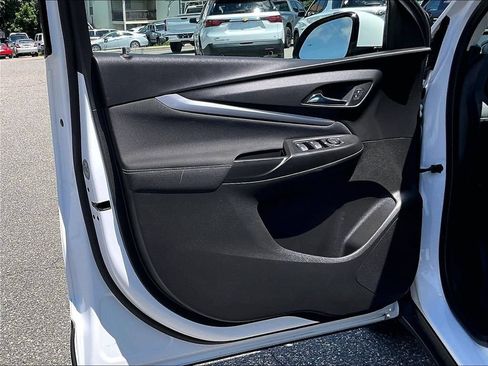 Used 2023 Chevrolet Bolt EUV LT w/ Comfort Package FWD image 9