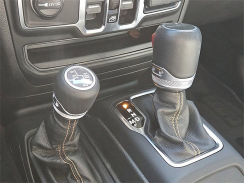 Used 2023 Jeep Gladiator Overland image 20