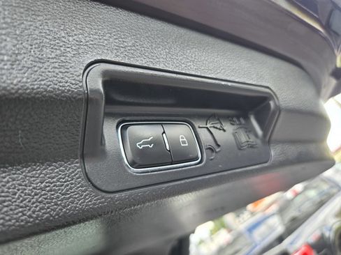 Used 2022 Ford Explorer XLT w/ Equipment Group 202A AWD/4WD image 37