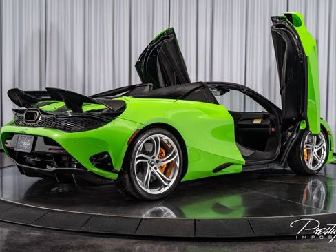 Used 2025 McLaren 750S Spider image 39