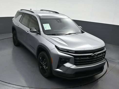 Used 2025 Chevrolet Traverse LT w/ Midnight/Sport Edition FWD image 23