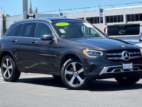 Used 2021 Mercedes-Benz GLC 300 4MATIC image 2