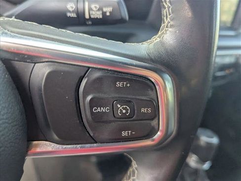 Used 2018 Jeep Wrangler Unlimited Sahara AWD/4WD image 11