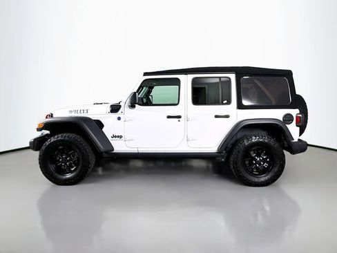 Used 2024 Jeep Wrangler Unlimited image 4