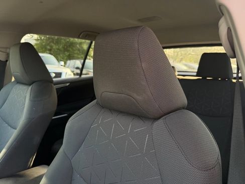 Used 2022 Toyota RAV4 XLE FWD image 13