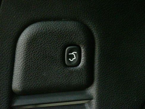 Used 2017 Jeep Grand Cherokee Overland image 57