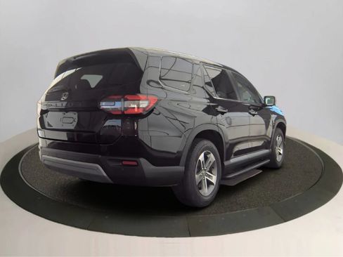 Used 2023 Honda Pilot EX-L image 2