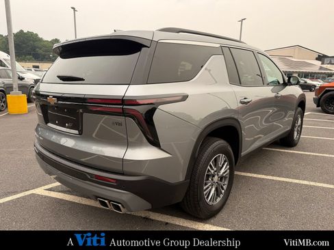 Used 2025 Chevrolet Traverse LT w/ Driver Confidence Package AWD/4WD image 8