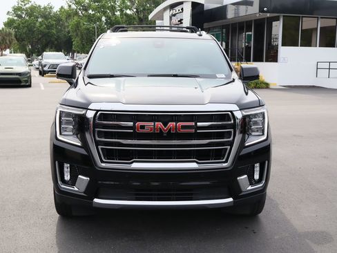 Certified 2021 GMC Yukon XL SLT w/ SLT Luxury Package AWD/4WD image 4