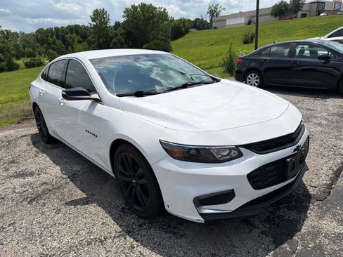 Used 2018 Chevrolet Malibu LT w/ Leather Package FWD image 10