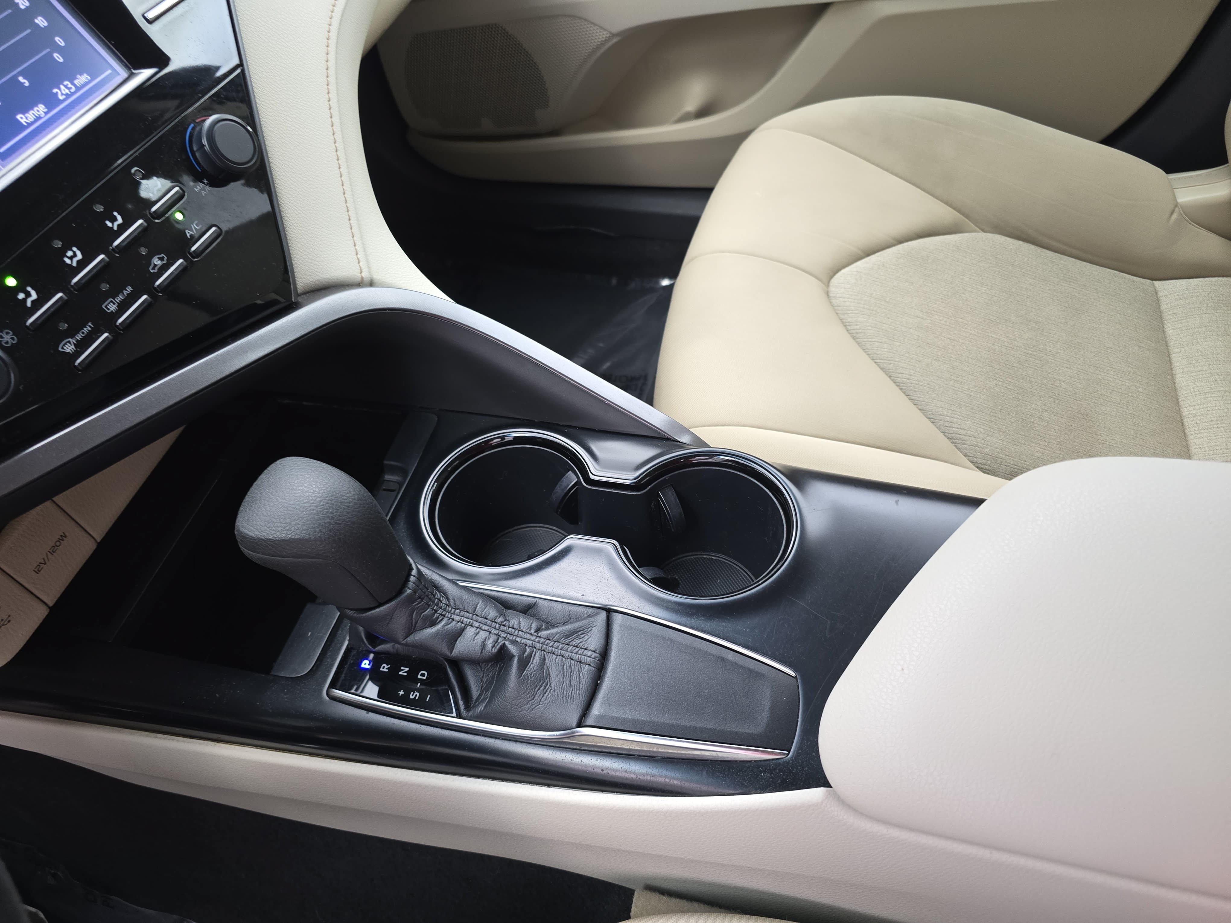 Used 2019 Toyota Camry LE FWD image 23