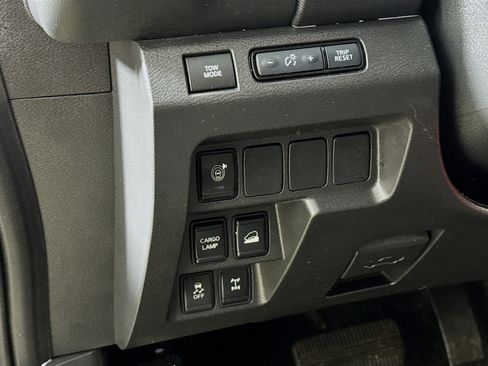 Used 2024 Nissan Frontier PRO-4X w/ Technology Package image 11