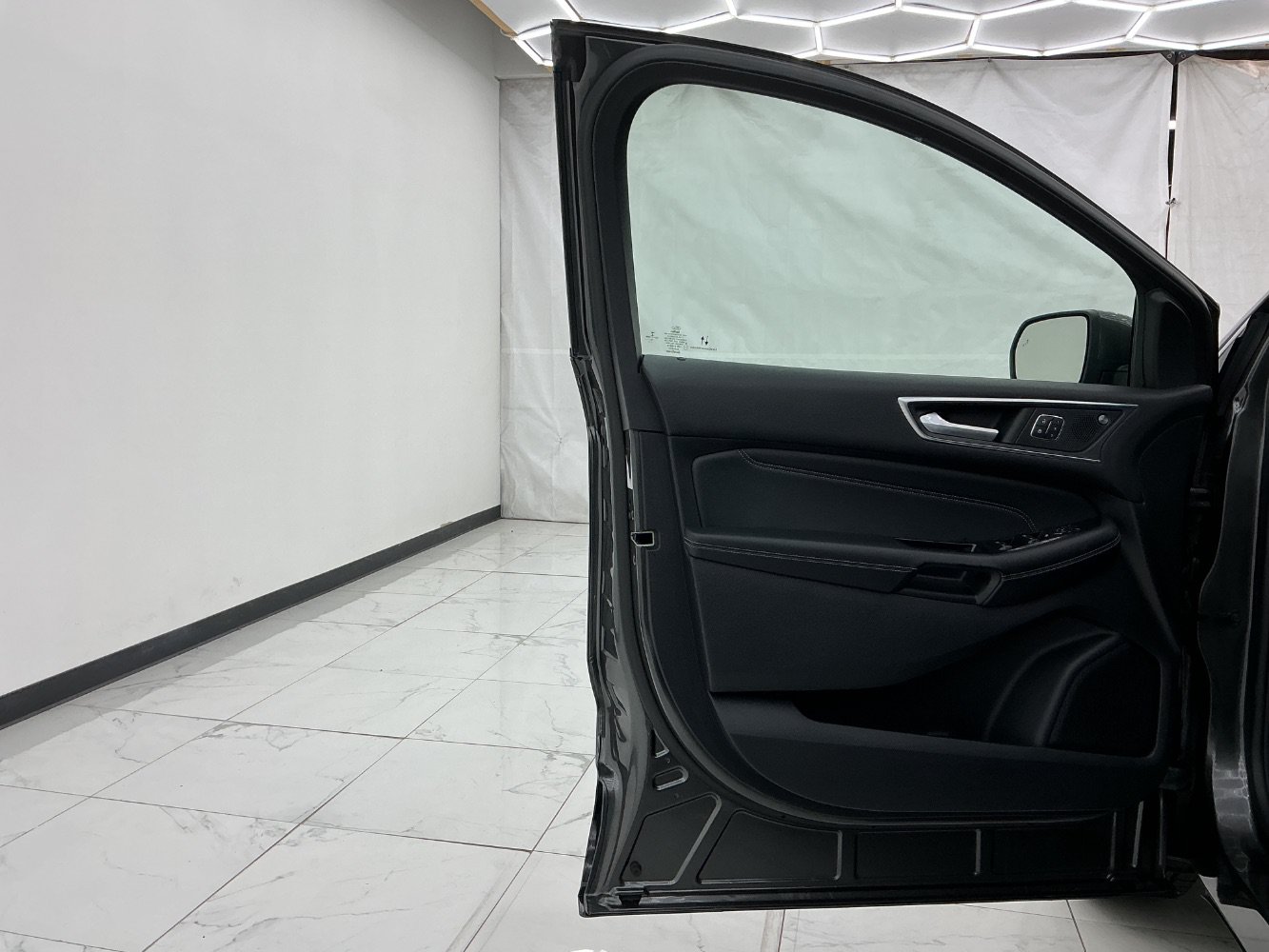 Used 2020 Ford Edge Titanium FWD image 18