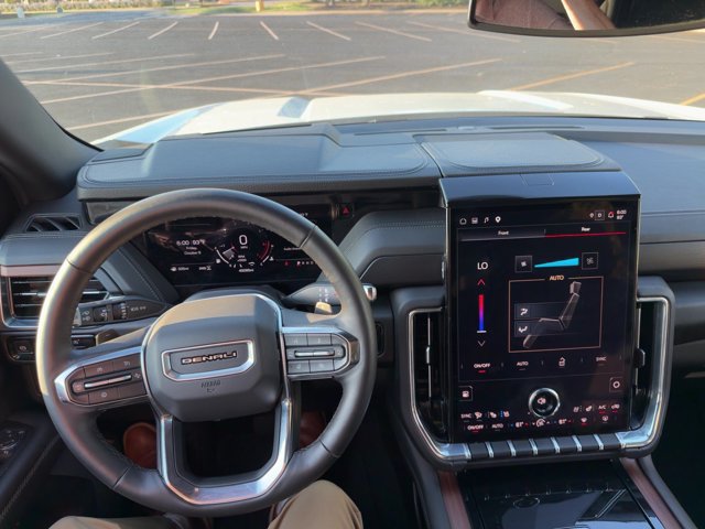 Used 2025 GMC Yukon XL Denali AWD/4WD image 4