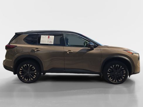 Certified 2025 Nissan Rogue SL w/ Tech Package FWD image 7
