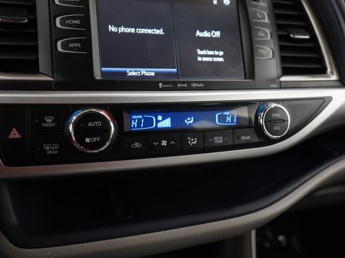 Used 2017 Toyota Highlander Plus image 24