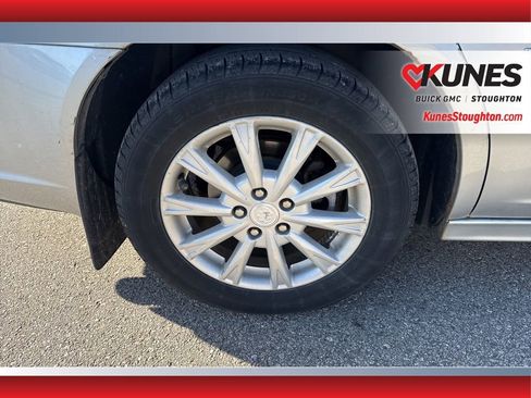 Used 2010 Buick Lucerne CXL image 12