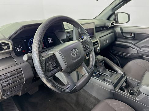 Used 2025 Toyota Tacoma SR image 8