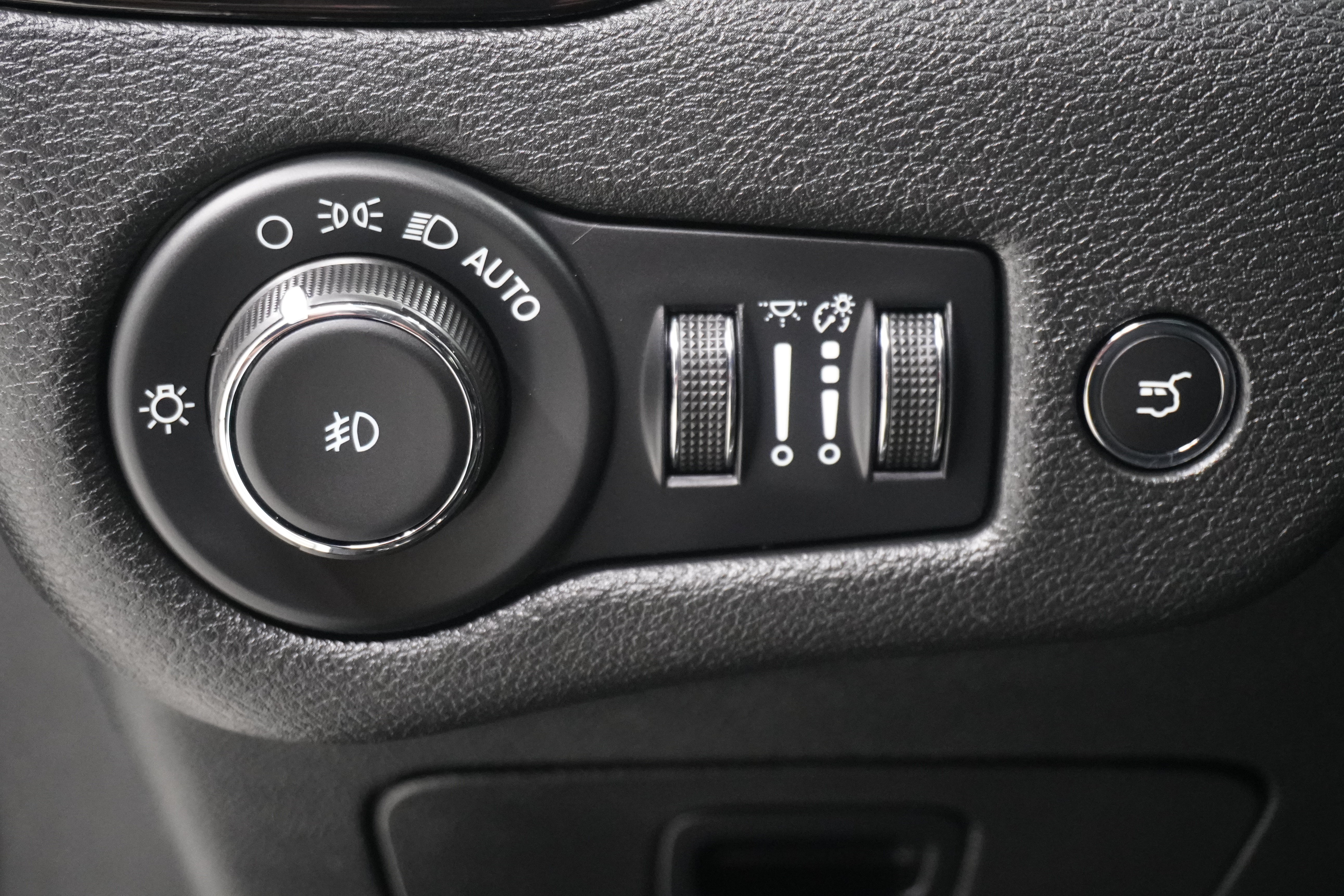 Used 2023 Jeep Cherokee Altitude Lux w/ Lux Elite Package AWD/4WD image 29