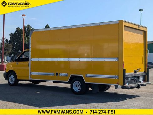 Used 2021 GMC Savana 3500 Extended w/ Power Convenience Package RWD image 5
