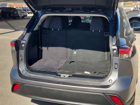 Used 2020 Toyota Highlander L image 23
