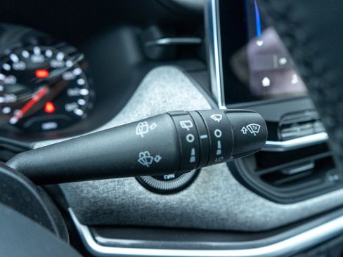 Used 2023 Jeep Compass Latitude image 26