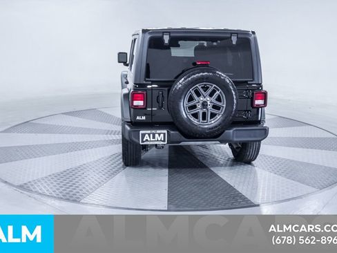 Used 2025 Jeep Wrangler Unlimited Sport AWD/4WD image 8